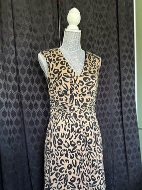 Kay Unger Leopard Print V-Neck Midi Dress in Tan and Black Animal Print